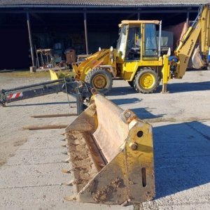 foto backohe-loader multi! crane blade Komatsu Fai WB98A